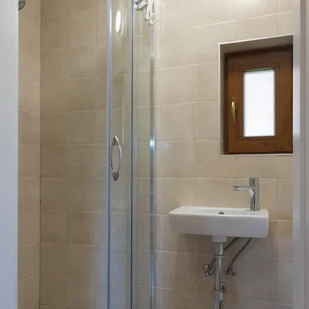 בקתה Caloroczne Jaga מוז'ינה