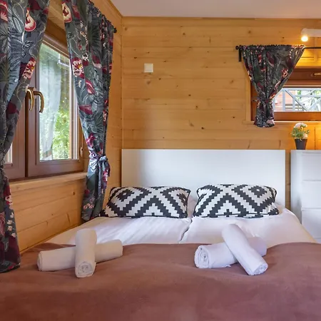 Caloroczne Jaga בקתה *