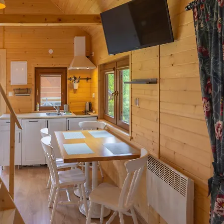 Caloroczne Jaga * מוז'ינה